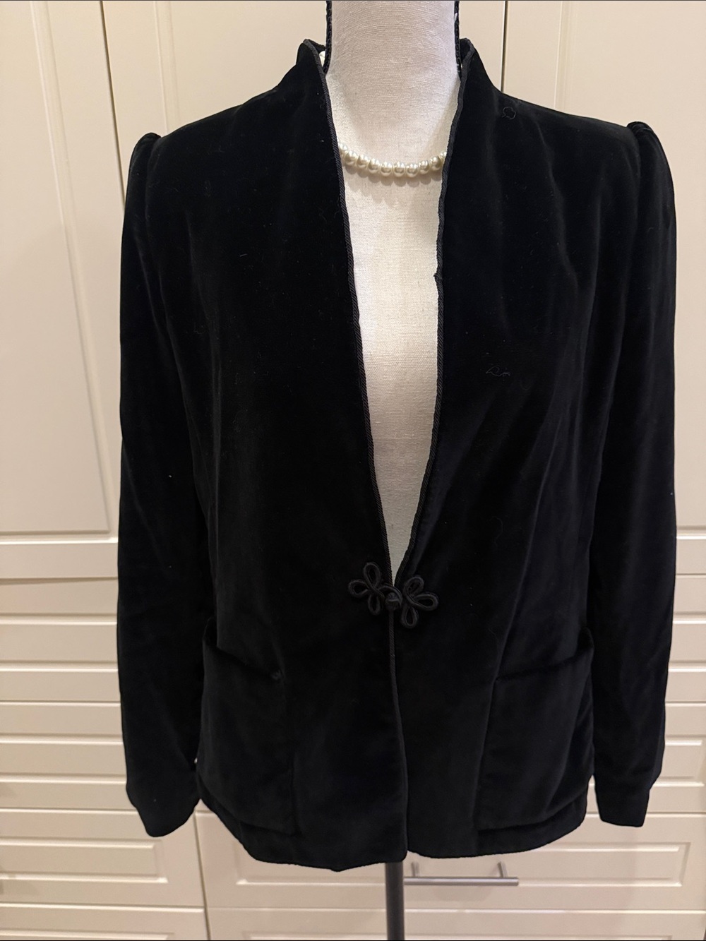 Black Velvet Open-Front Women's Blazer with Decorative Closure